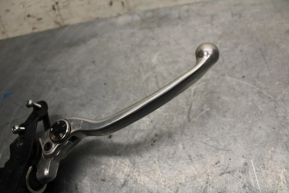 2015 Yamaha FJ09 FRONT BRAKE MASTER CYLINDER w/ LEVER BB41 - Image 4 of 4