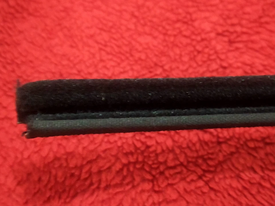 Sello guía ventana trasera goma nuevo original bmw 3.0s e3 (delantero derecho) 51341800690 Foto 4 de 4