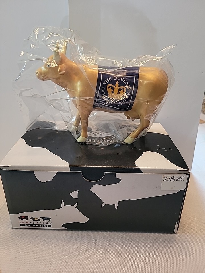 Cow Parade Jubilee 7320 Figurine w/ Box & Tag, The Queen's Golden