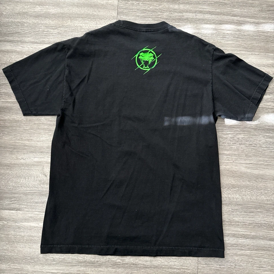 Camiseta de lucha libre RKO negra y verde Foto 3 de 4