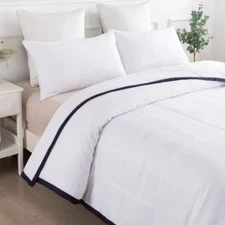 New King Comforter Blanket Hypoallergenic Down-Alternative White Navy St James