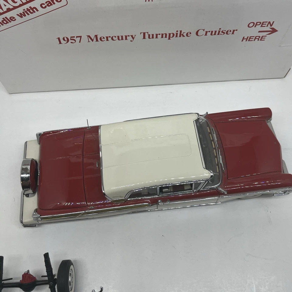 Danbury Mint 1:24 1957 Mercury Turnpike Cruiser Red/White in box DAMAGED READ - Image 4 of 4