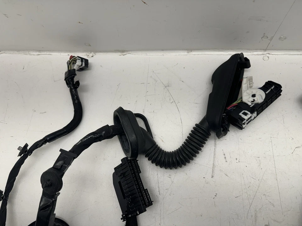 2020 Chevrolet Silverado 1500 chicote de fios porta frontal direita fabricante de equipamento original - Imagem 2 de 4