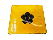 VINTAGE MARY QUANT ENGLAND COSMETICS 10 MULTICOLOUR EYE MAKE UP CRAYONS IN TIN