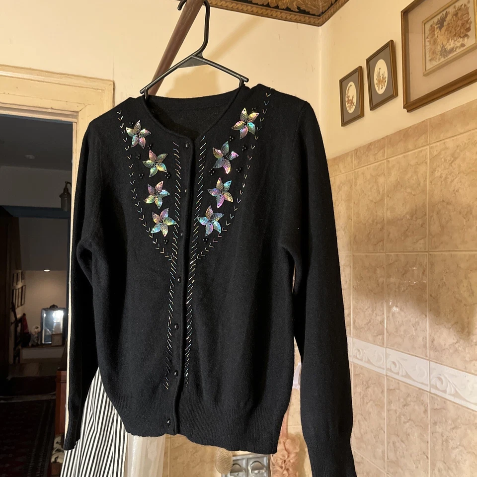 Cárdigan de lana de cordero vintage NEGRO con cuentas diseño floral - pequeño (38) Foto 4 de 4