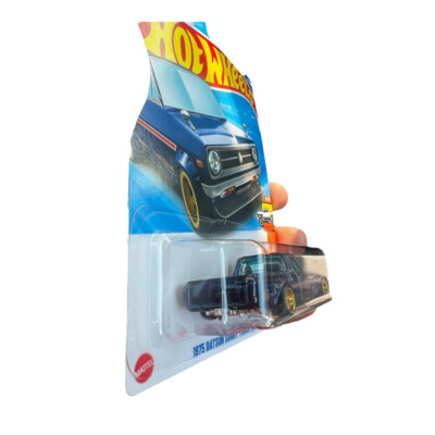 Hot Wheels * SUPER TREASURE HUNT** 2025 D MIX - 1975 Datsun Sunny