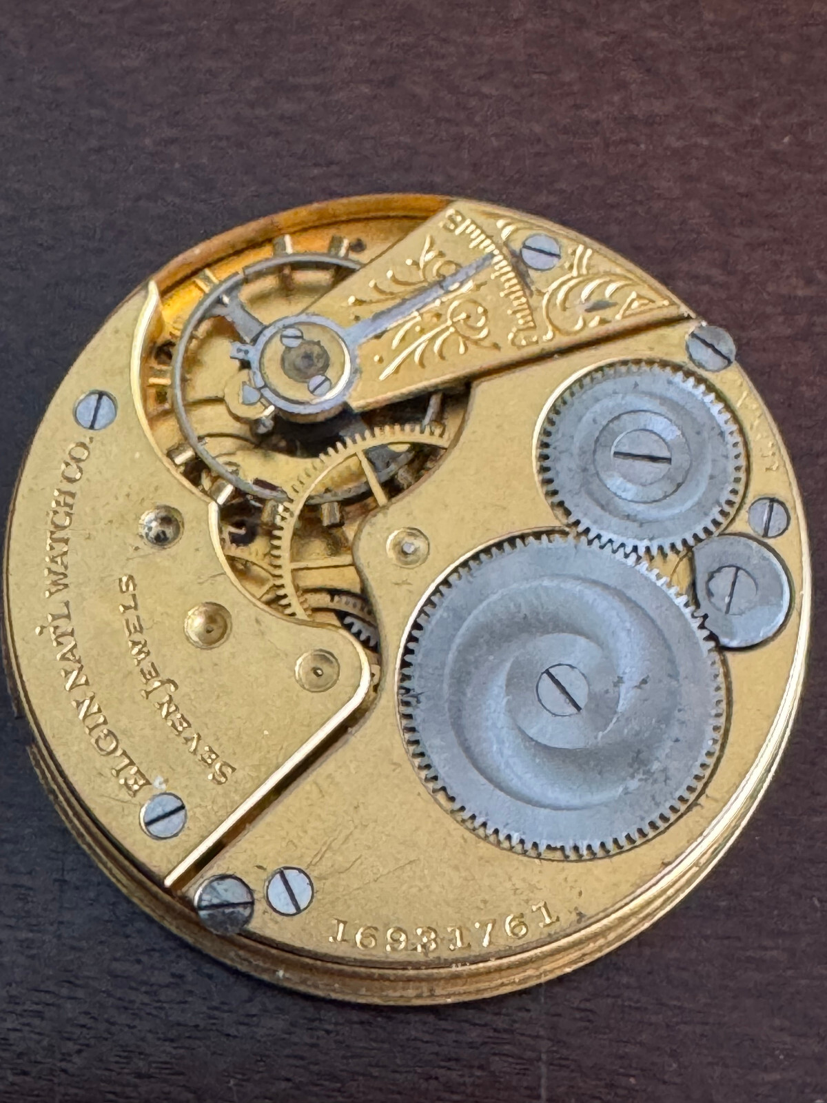 VINTAGE 16 SIZE ELGIN POCKET WATCH MOVEMENT GR. 293 KEEPING TIME GILT MOVEMENT