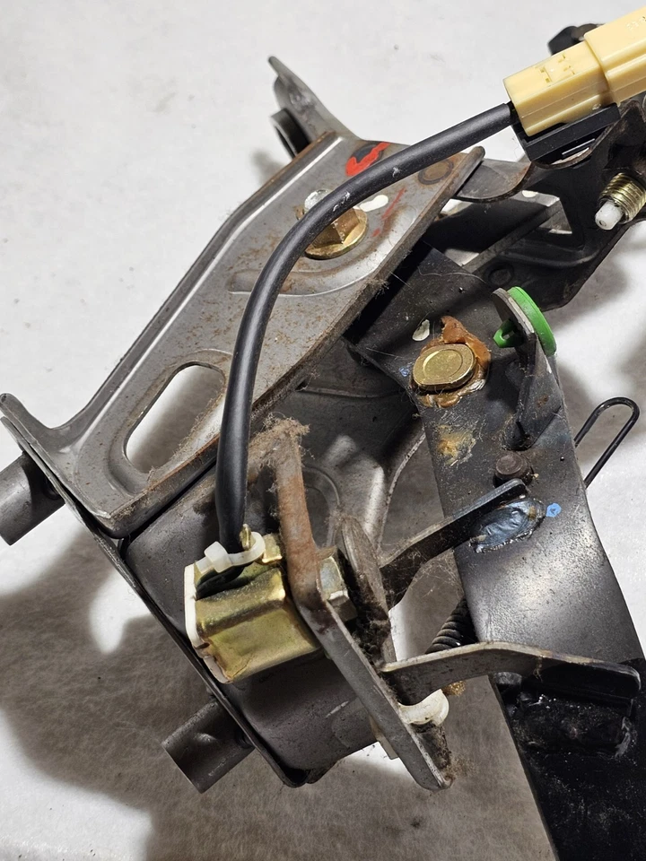 Toyota Camry 2002 2003 2004 2005 2006 pedal de freno M/T Foto 4 de 4