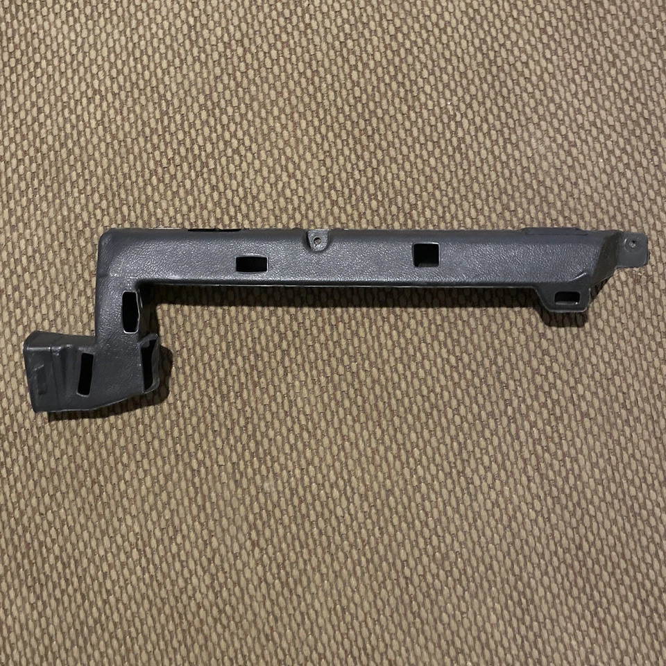 Tubo de ventilación inferior de rodilla para pasajeros Mitsubishi Expo LVR 1992-1994 FABRICANTE DE EQUIPOS ORIGINALES Foto 4 de 4