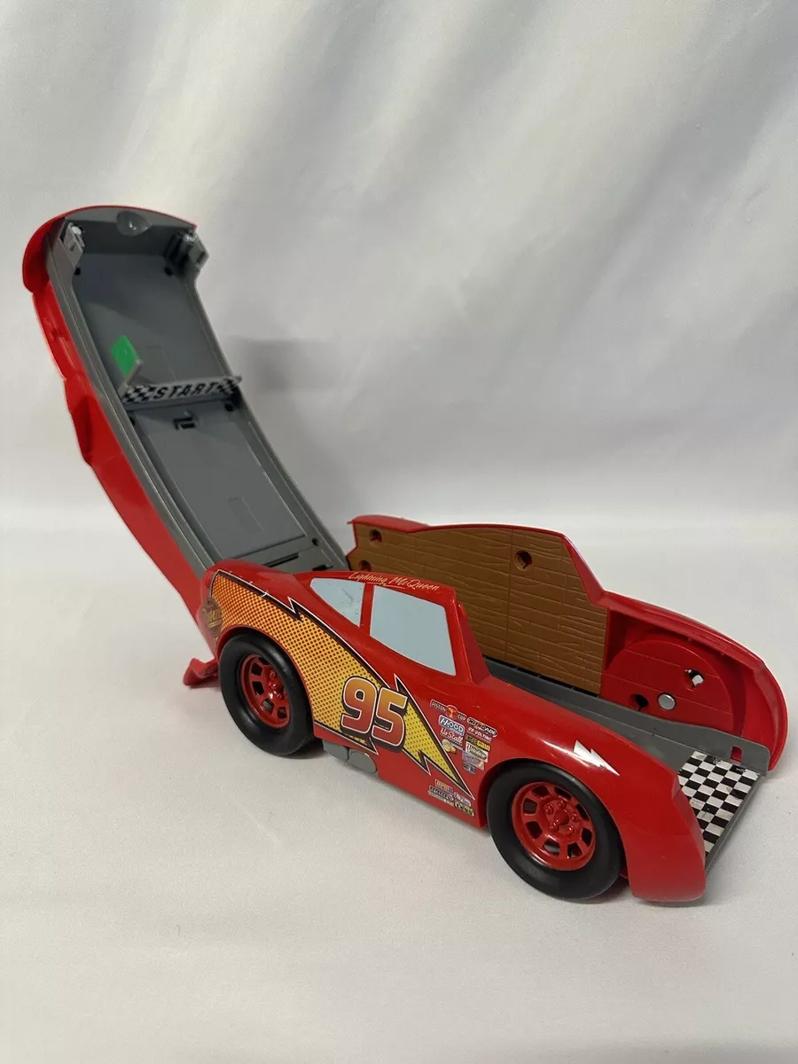 Disney Pixar 2016 Transforming Lightning McQueen Piston Cup
