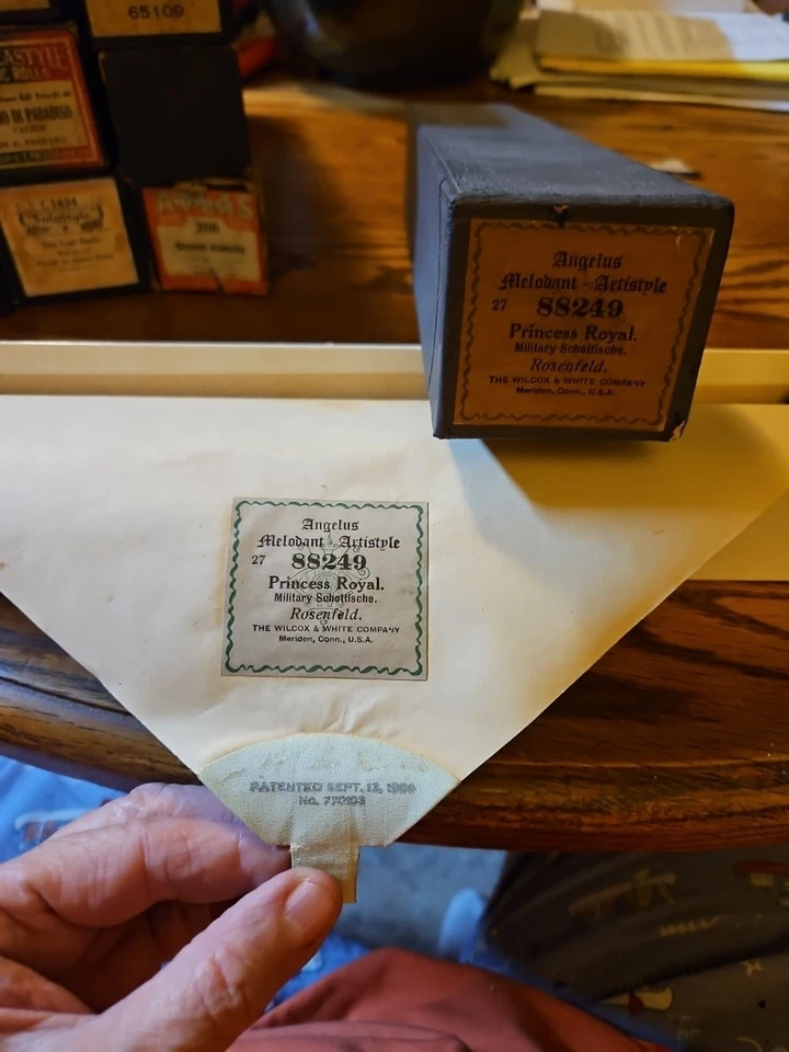 Lote surtido de rollos de piano antiguos para tocadores Foto 2 de 4