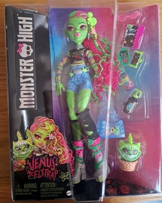 Monster High Puppe. Venus Mcflytrap 2023. NEU im Karton mit Haustier & Zubehör. Fab!