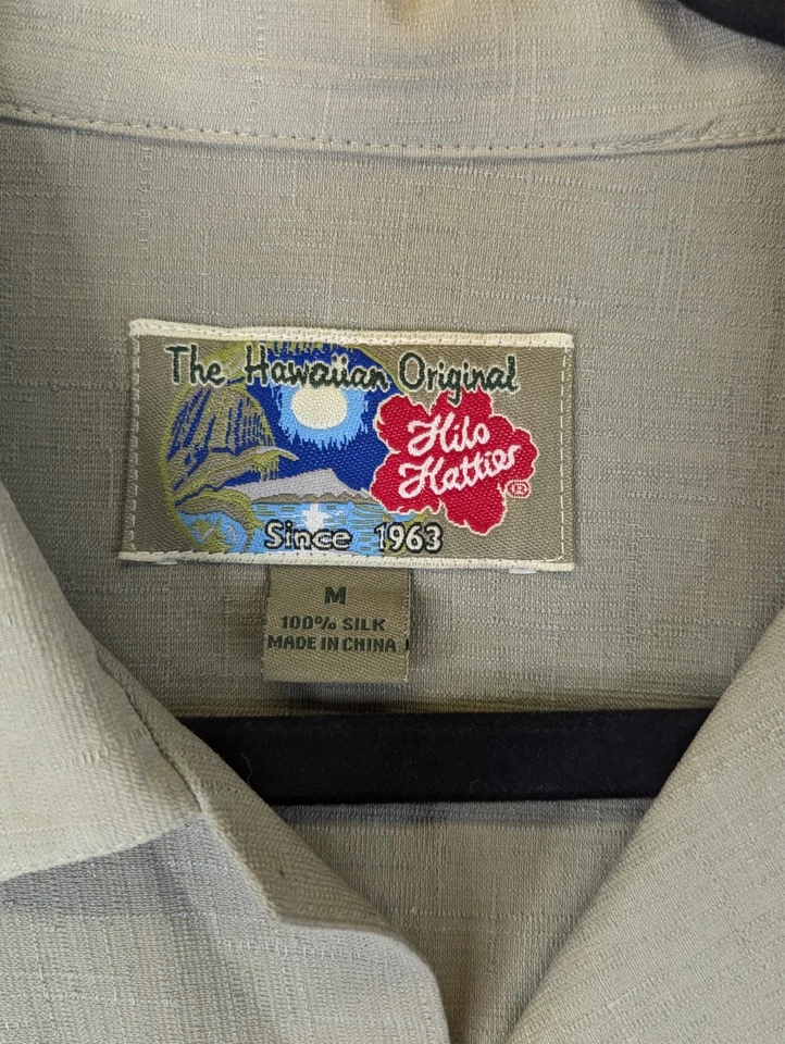 Camisa de seda mediana Hilo Hattie para hombre verde crema a rayas color bloque palmera Foto 3 de 4