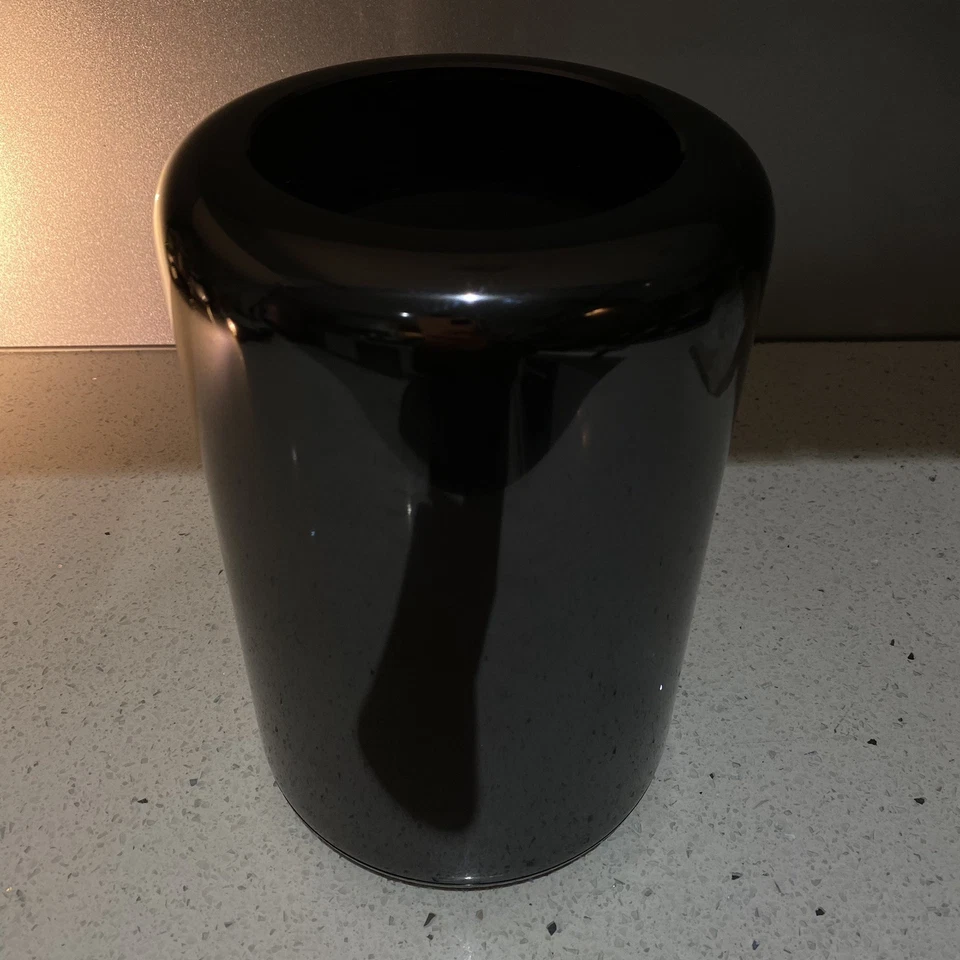 Apple Mac Pro A1481 Desktop 6 Core V2 Xeon E5 3.5Ghz 32GB, 512GB HDMI AMD D300 - Image 3 of 4