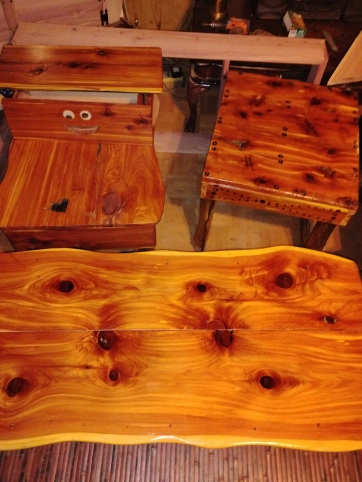 Juego de mesa auxiliar y mesa de centro Scatter hecho a mano Foto 2 de 2