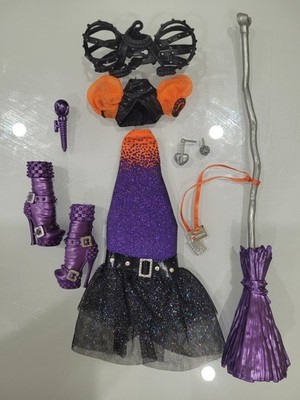 Monster High Casta Fierce Konvolut - Besenstiel Mikrofon Ohrringe Stiefel Kleid