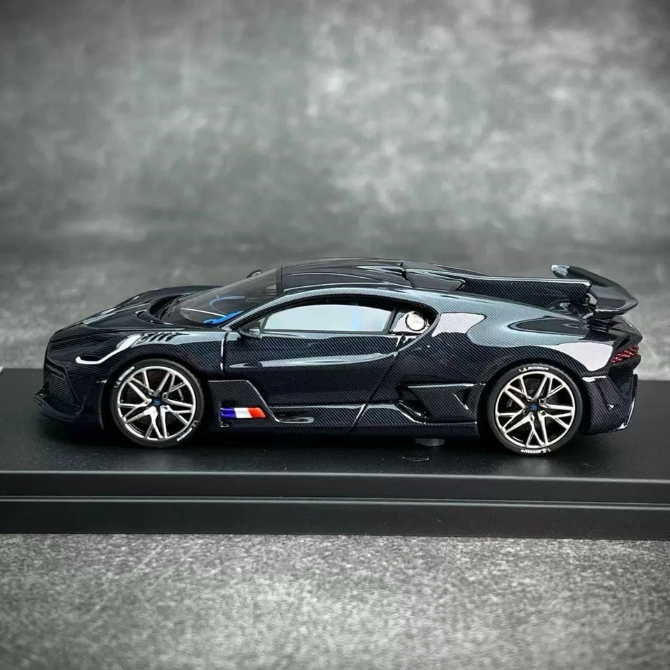 Looksmart 1/43 Bugatti Divo Resin collectible car model Carbone blue LS497H - Image 4 of 4