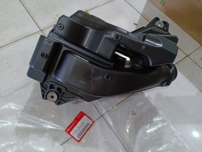 アヤ  Genuine Lower Air Filter Housing 2015-2020 Honda HR-V 17201-55A