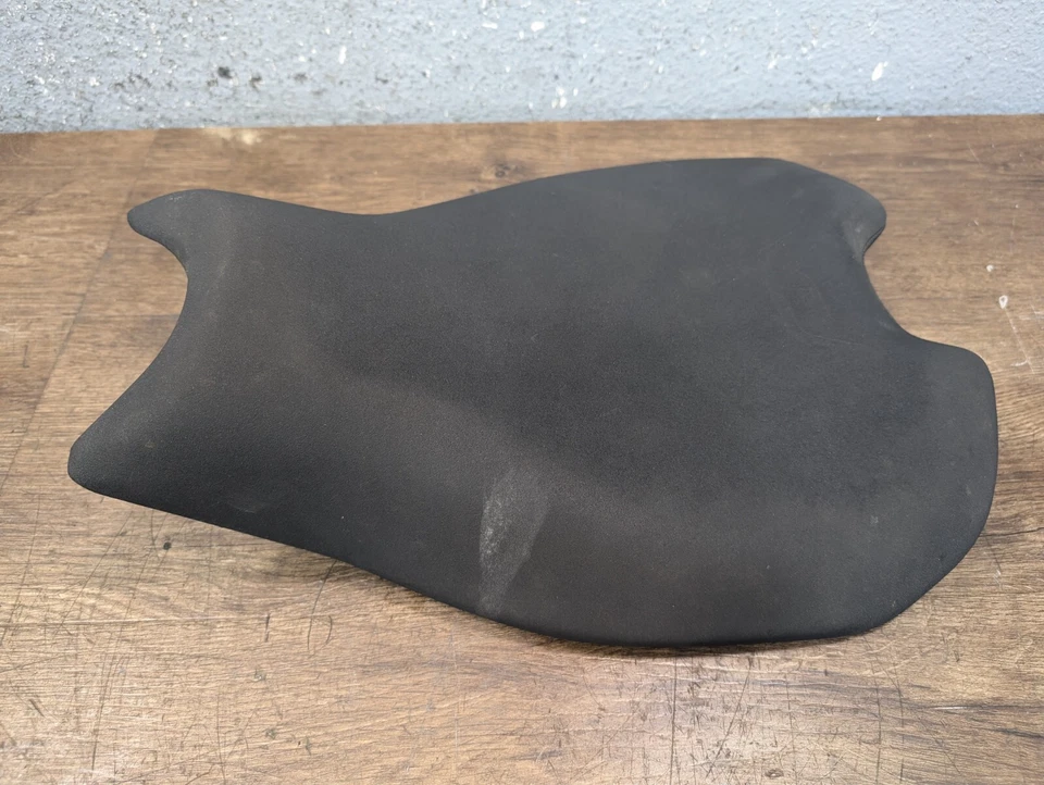 20-23 Ducati Panigale V2 955 OEM Almohadilla de asiento del conductor delantero Sillín Pillón Foto 2 de 4