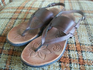 boc thong sandals