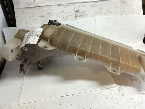 2008-UP Volvo VNL Radiator Coolant Reservoir  (10663695