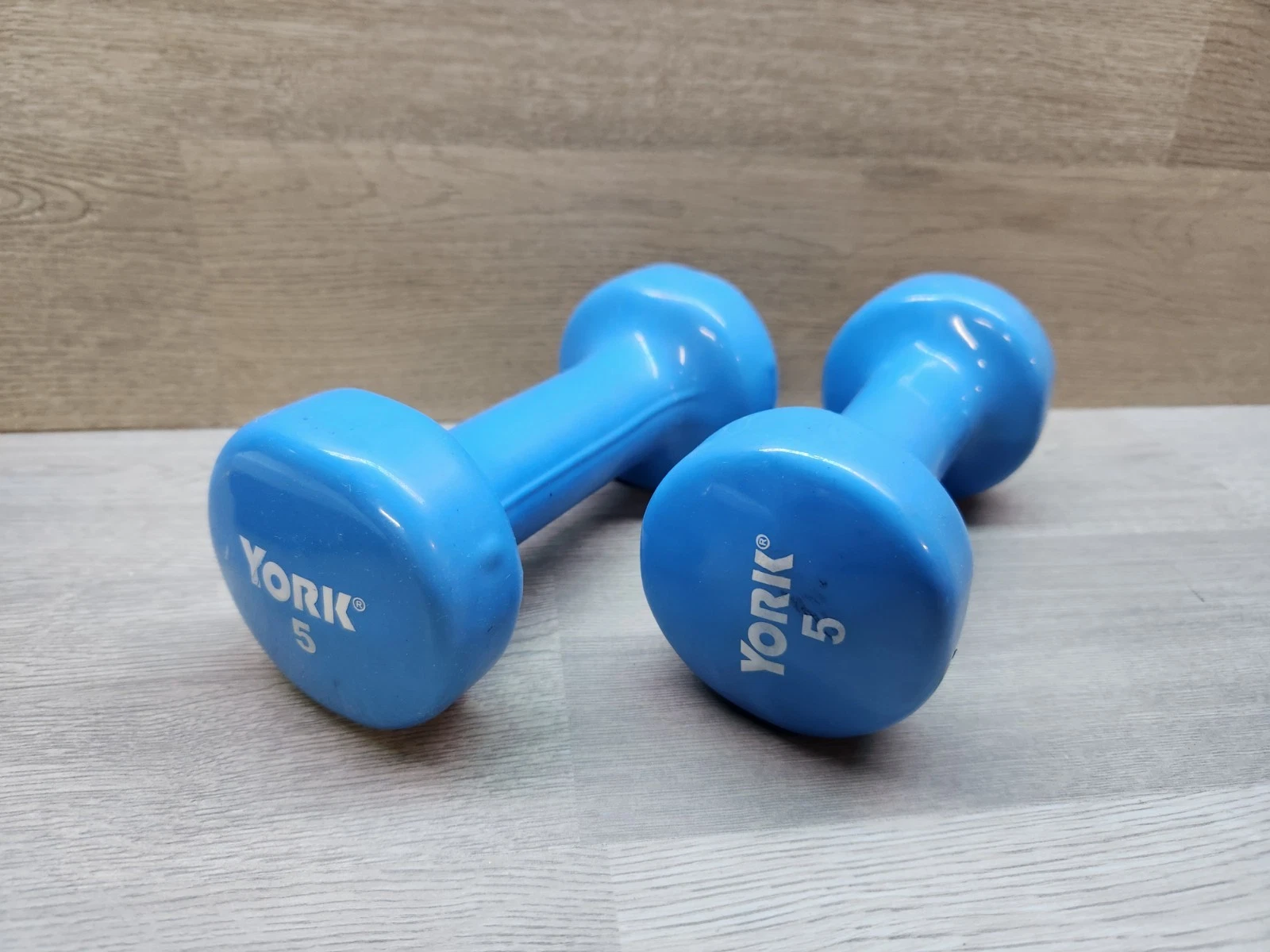 2- York 5lb Dumbbells (10 lbs total) Blue Rubber Coated Weights Nice Condition