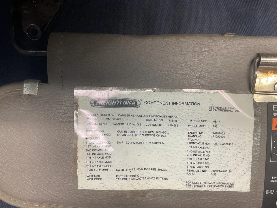 Freightliner Opal Gray LH Interior Sun Visor - Изображение 2 из 3