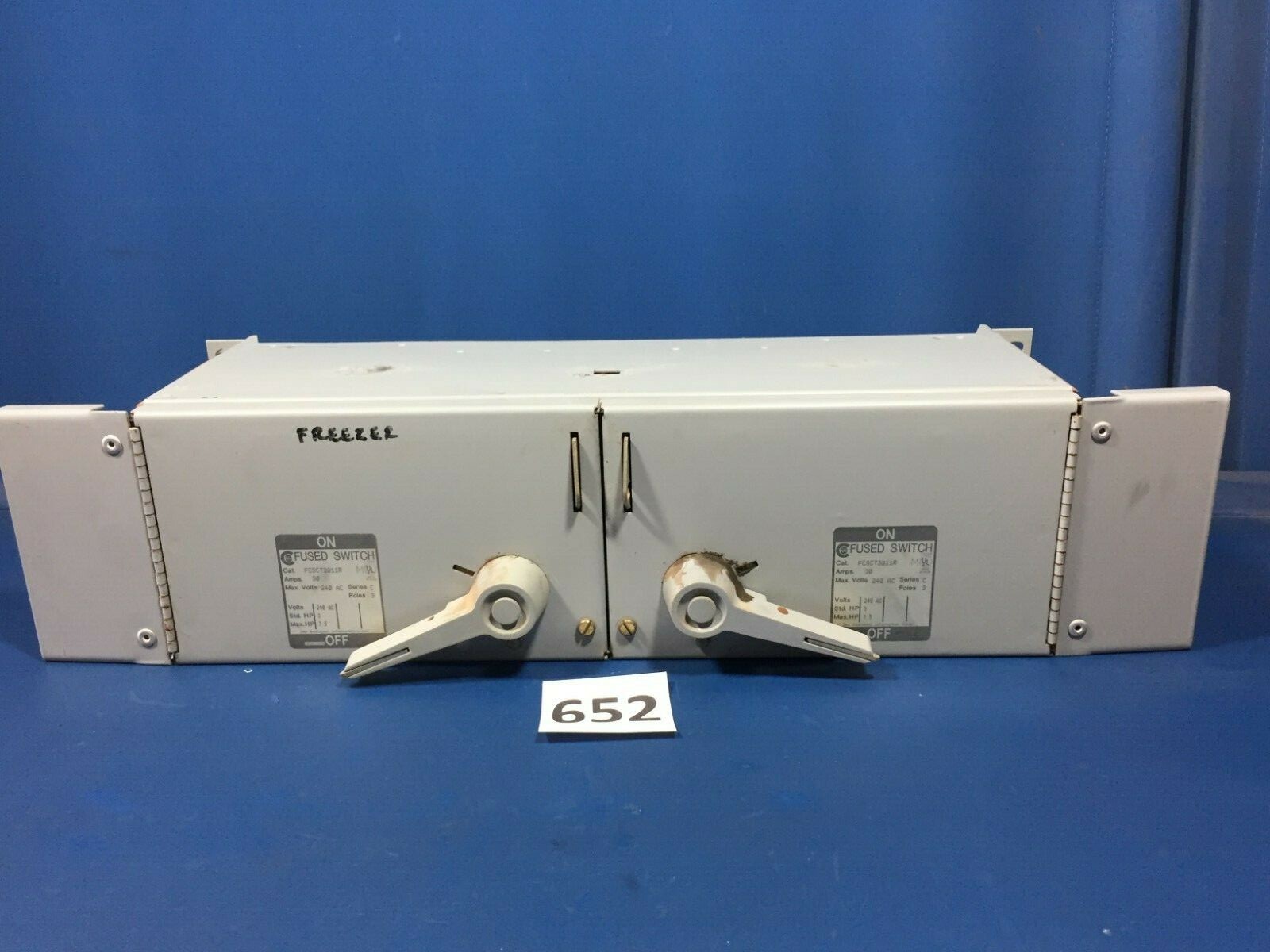 CHALLENGER FCSCT3211R 30A 240V TWIN PANELBOARD SWITCH | eBay