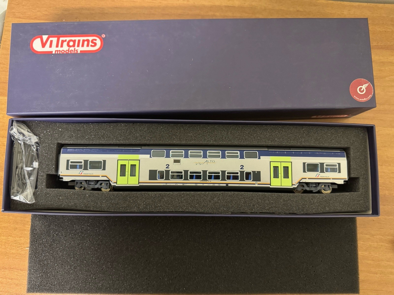 Carrozza vagone 2 piani Vivalto regionale 31202 Vitrains in box 2014 collezione