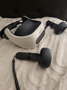VIVE Focus Plus Standalone VR Headset w/ 2 Controllers White/Black NO CHARGER 