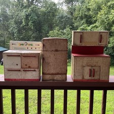 Vintage Wolverine Tin Kitchen Set Stove Refrigerator Hutch