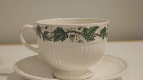 Wedgwood Edme Stratford Footed Tea Cups & Matching Saucers Set Green Ivy Leaves - Picture 16 of 24