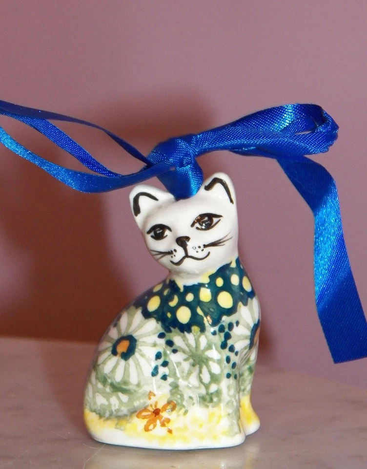 UNMARKED Polish Pottery Cat Ornament! UNIKAT Signature Exclusive Miss Daisy Pattern!