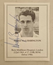 ANDREW BABINGTON FIRMADO LIBRO PLACA PLUMA IMAGEN INGLATERRA INDIAS OCCIDENTALES CRICKET