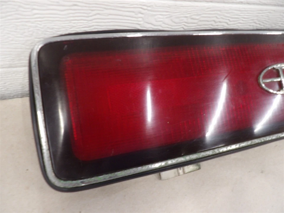 ПОД ПРАВУЮ РУКУ ПАССАЖИРСКИЙ БОКОВОЙ ЗАДНИЙ ФОНАРЬ В СБОРЕ BUICK RIVIERA 1986-1988 хромированная отделка - Изображение 2 из 4