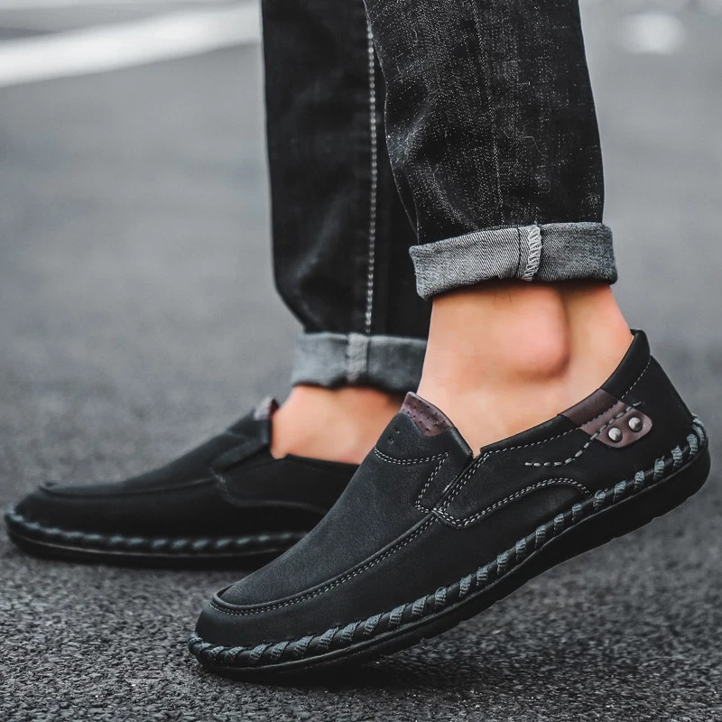 Comfortable Men's Hand-sewn Loafers Flat-soled Anti-slip Casual Shoes - Image 3 of 4