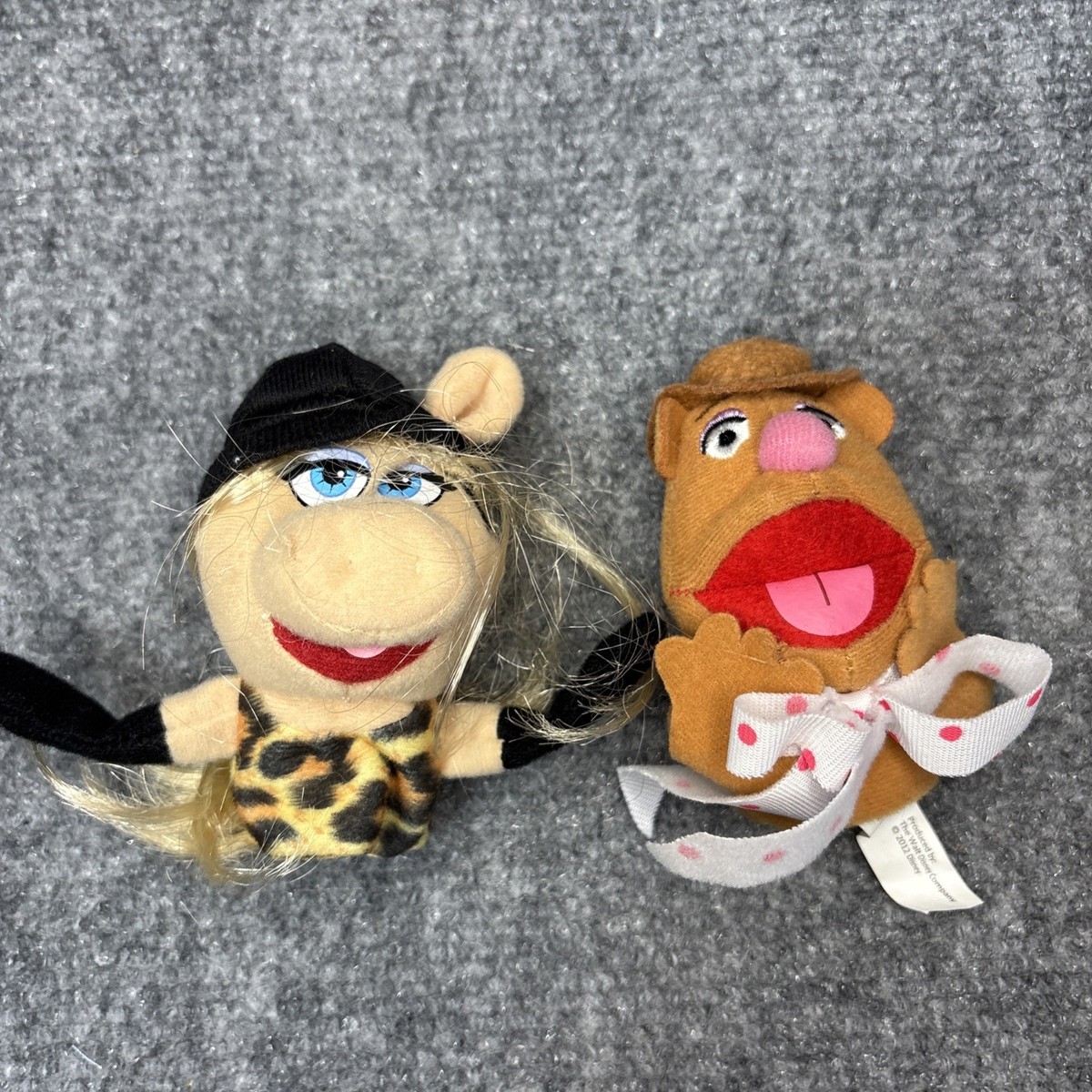 Muppets Fozzie & Miss Piggy Mini Finger Puppet Plush Lot of 2 2012