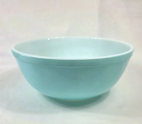 Vintage PYREX Turquoise Robin's Egg Blue Mixing Bowl 4 Qt #404 Kitchenware Retro