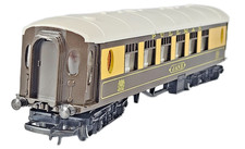Triang Hornby R332 GWR Clerestory OO Chocolate And Cream 5017 Coach Model Boxed.