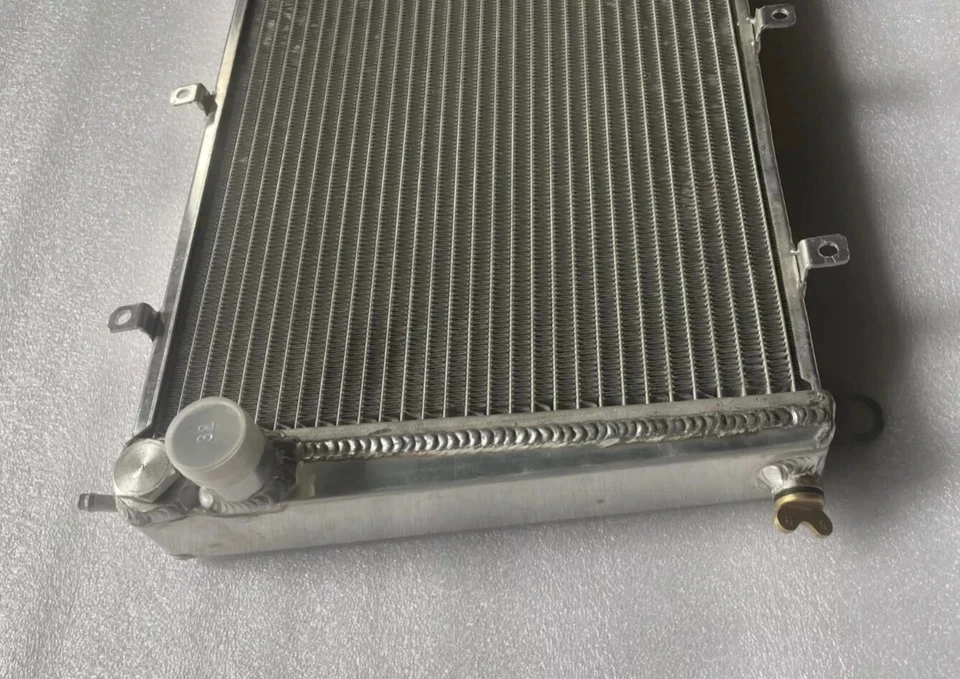 Radiador de aluminio Fit Porsche 924 2,0 L / 2,0 L Turbo 1976 - 1985 477121251A Foto 3 de 4