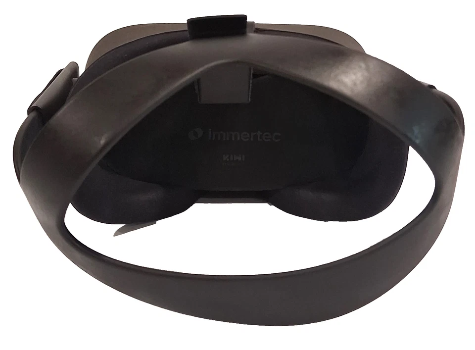 Oculus Quest 64GB Virtual Reality Headset and Controllers -  MH-B Black - Image 3 of 4