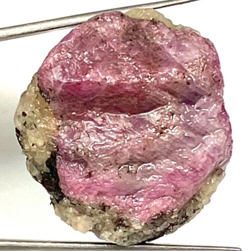 123.78 Ct - Natural 100% Very Good Rough Red Purple Ruby Madagascar - Picture 1 of 5