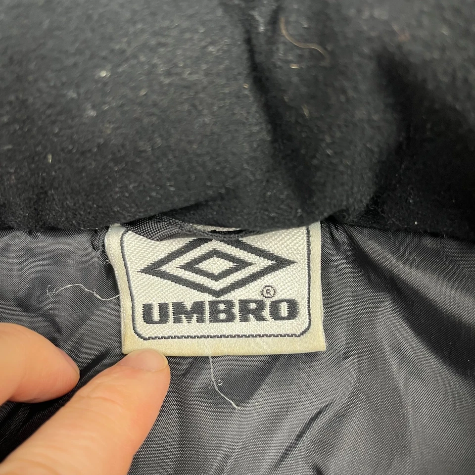 Umbro Jacket Mens XL Black Nylon Winter Coat Warm Insulated Zip Pockets Football - Image 2 of 4