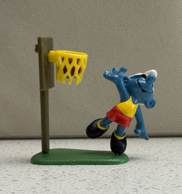 Smurfs Basketball Sport Smurf Figure Trophy Figurine Vintage 80s Smurf Toy NICE