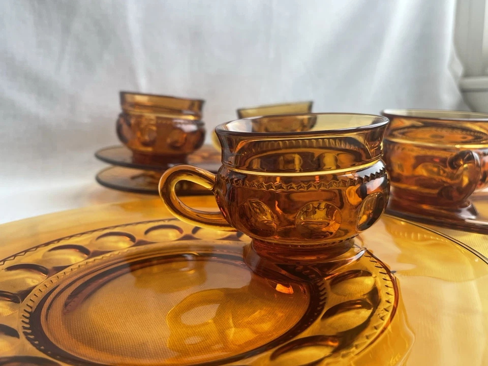 Plato y taza de almuerzo Indiana Glass Kings Crown ámbar con huella digital ~ Juego de 4 de colección Foto 2 de 4