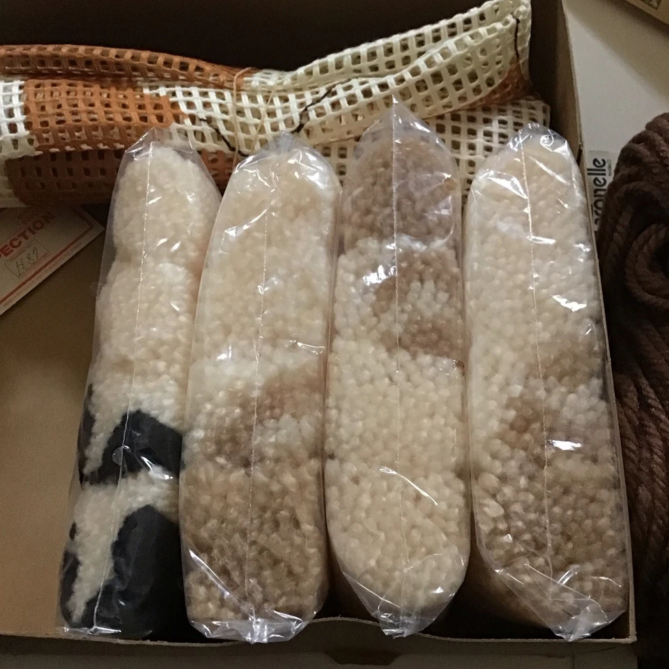 Vintage Aronelle Afronelle latch hook rug Kit Poodle wall hanging 19x24" - Image 3 of 4