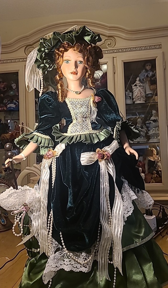 Highly Detailed Collector Choice Fine Bisque Porcelain 22