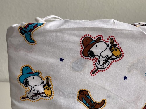 JUEGO DE SÁBANAS COMPLETAS DE 4 piezas PEANUTS Snoopy Cowboy de Berkshire blanco súper suave NUEVO - Imagen 7 de 10