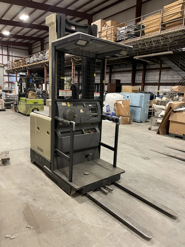 Crown SP3020-30 Order Picker Fork Truck/Forklift 1085AH 24VDC 5373hrs - Image 3 of 4