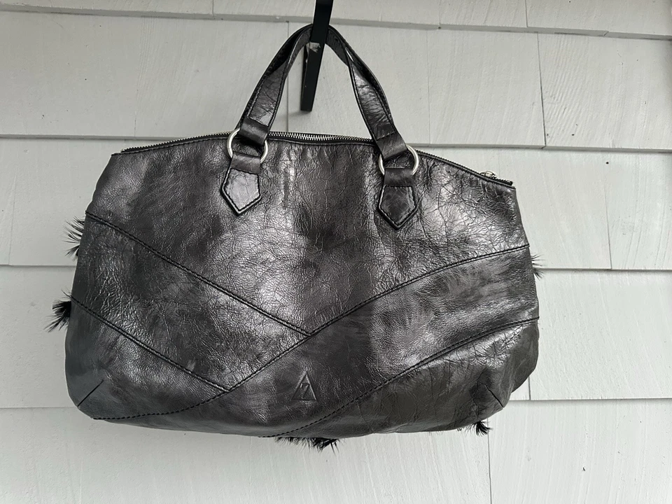 Leonello Borghi New York Silver Crackled Leather Hand Bag w/ Feather Detail - Image 3 of 4